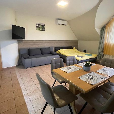 Kuenszler Apartmanhaz Zamárdi Eksteriør billede
