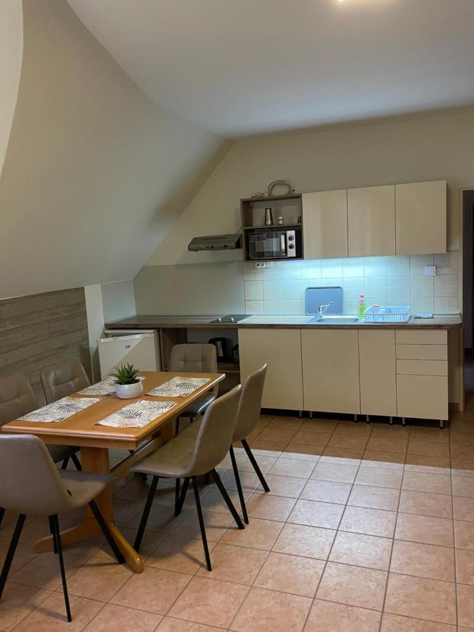 Kuenszler Apartmanhaz Zamárdi Eksteriør billede